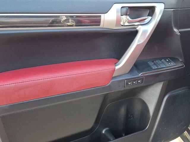Photo of 2022 Atomic Silver Lexus GX 460