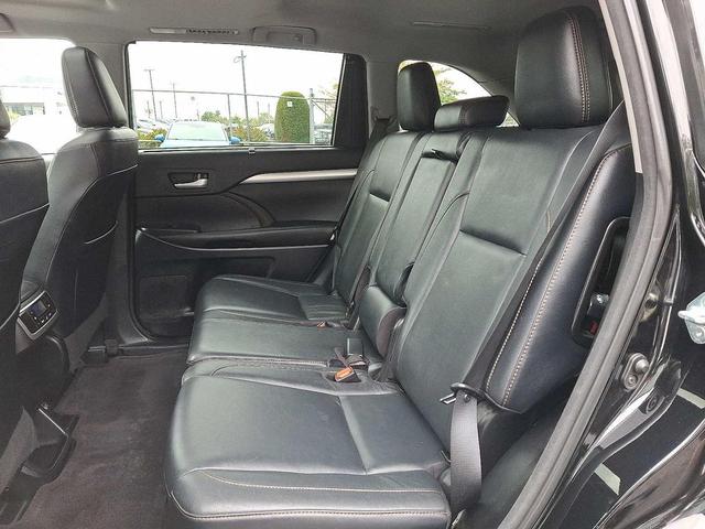 Photo of 2017 Midnight Black Metallic Toyota Highlander