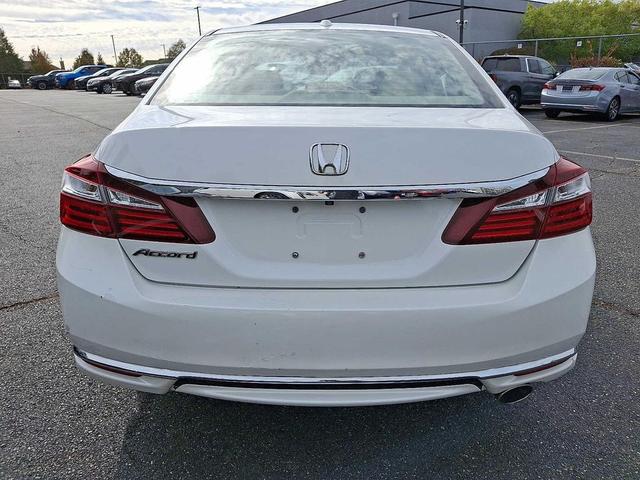 Photo of 2017 Lunar Silver Metallic Honda Accord