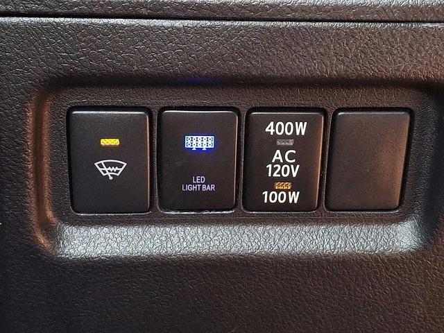 Photo of 2016 Super White Toyota 4Runner