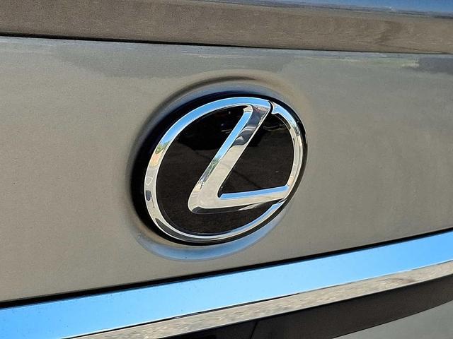 Photo of 2021 Atomic Silver Lexus ES 350