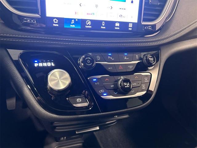 Photo of 2026 PR6 Chrysler Pacifica