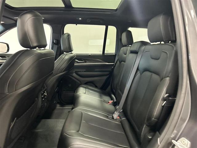 Photo of 2025 Metallic Jeep Grand Cherokee