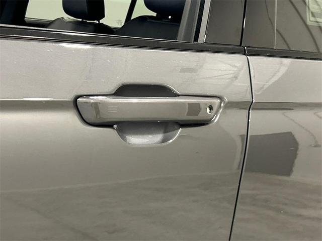 Photo of 2025 Metallic Jeep Grand Cherokee
