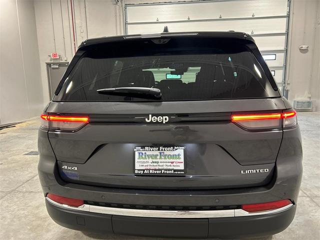 Photo of 2025 Metallic Jeep Grand Cherokee