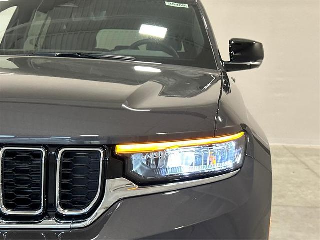 Photo of 2025 Metallic Jeep Grand Cherokee