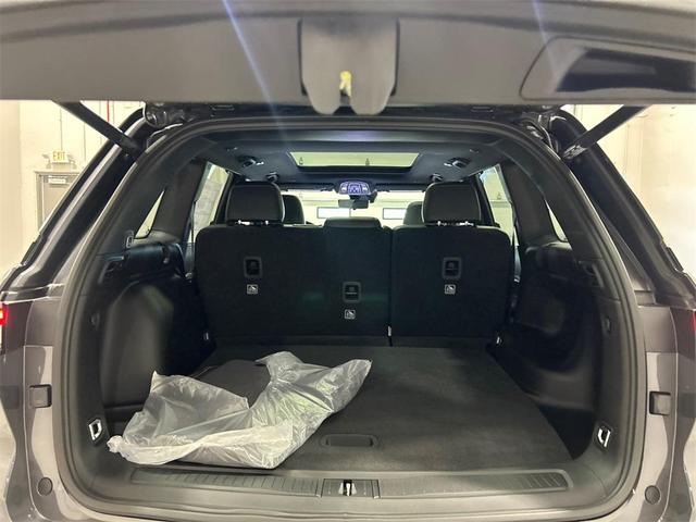 Photo of 2025 Metallic Jeep Grand Cherokee
