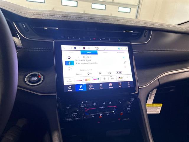 Photo of 2025 Metallic Jeep Grand Cherokee