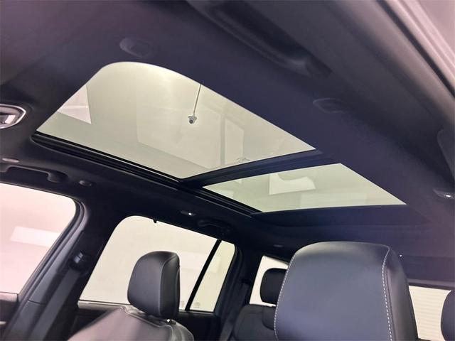 Photo of 2025 Metallic Jeep Grand Cherokee