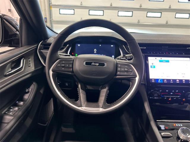 Photo of 2025 Metallic Jeep Grand Cherokee