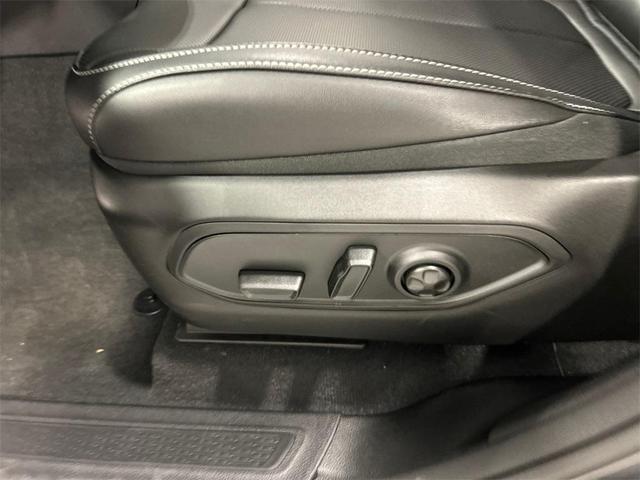 Photo of 2025 Metallic Jeep Grand Cherokee
