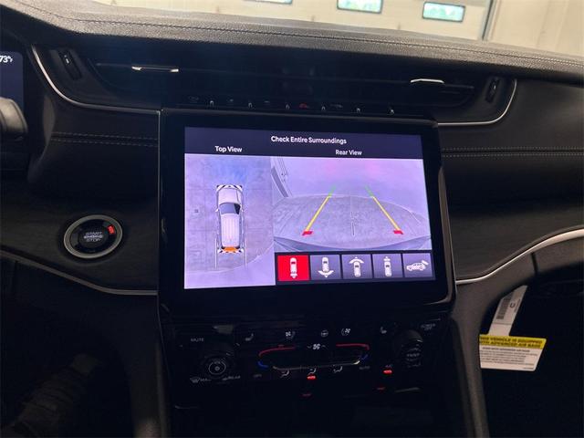 Photo of 2025 Metallic Jeep Grand Cherokee