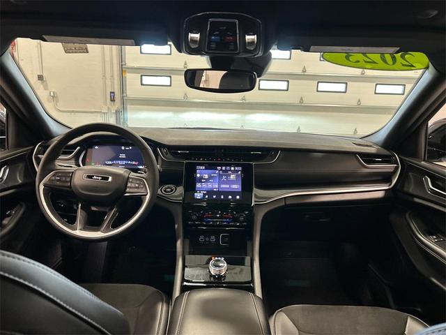 Photo of 2023 Silver Zynith Jeep Grand Cherokee L