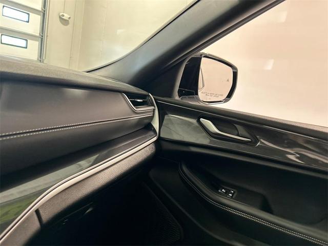 Photo of 2023 Silver Zynith Jeep Grand Cherokee L