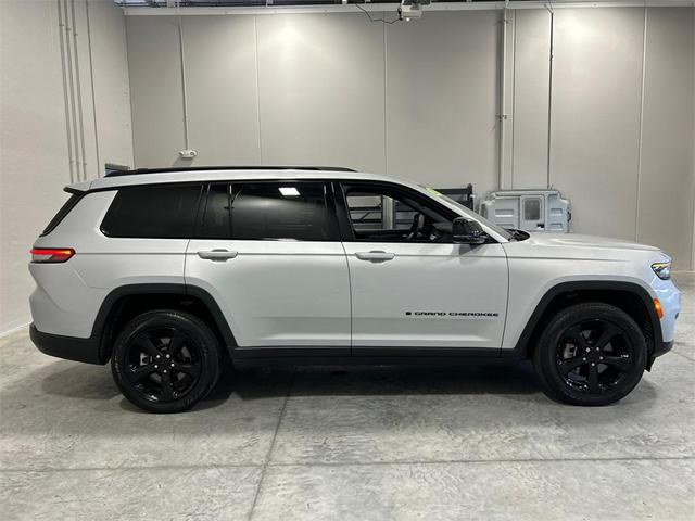 Photo of 2023 Silver Zynith Jeep Grand Cherokee L