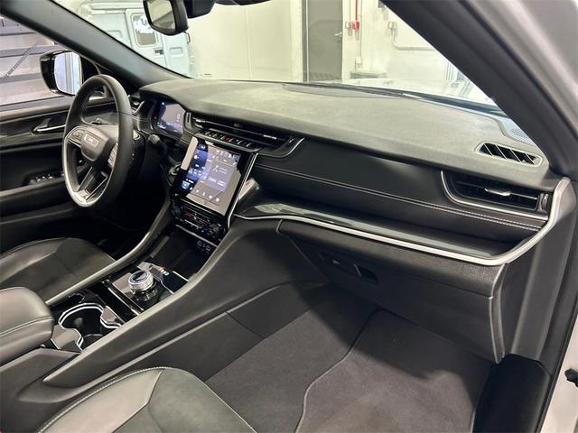 Photo of 2023 Silver Zynith Jeep Grand Cherokee L