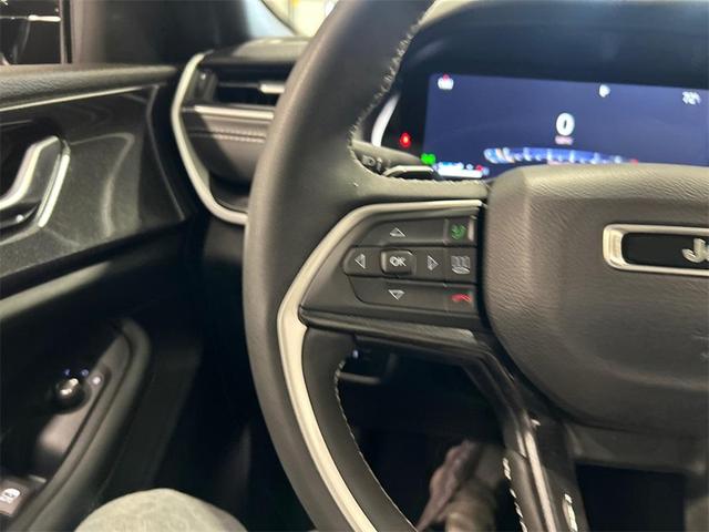Photo of 2023 Silver Zynith Jeep Grand Cherokee L
