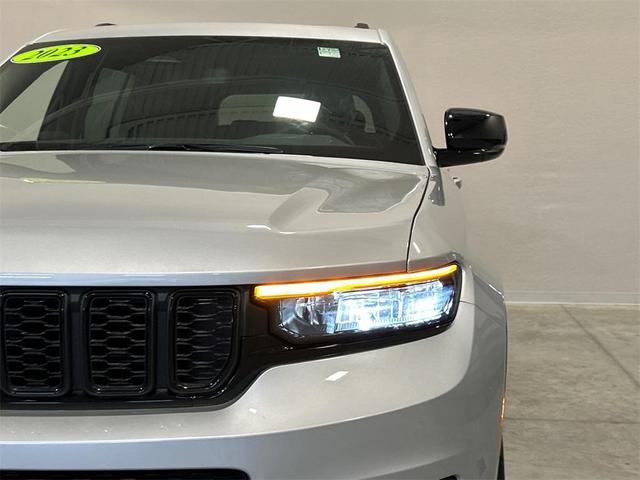 Photo of 2023 Silver Zynith Jeep Grand Cherokee L