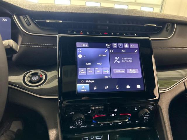 Photo of 2023 Silver Zynith Jeep Grand Cherokee L