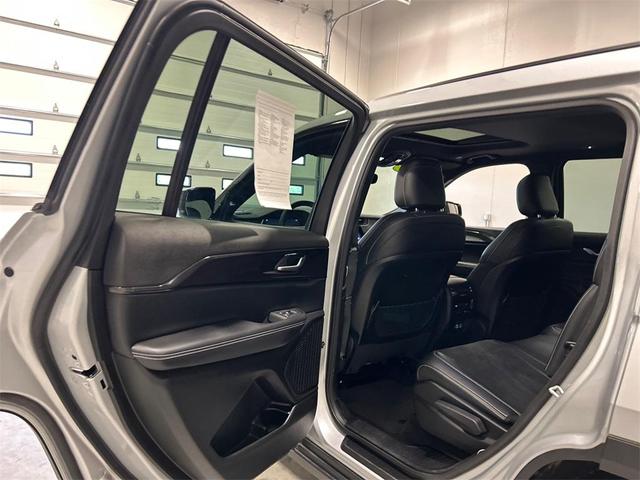 Photo of 2023 Silver Zynith Jeep Grand Cherokee L