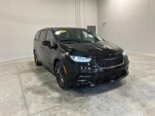 Photo of 2024 Diamond Black Chrysler Pacifica Hybrid