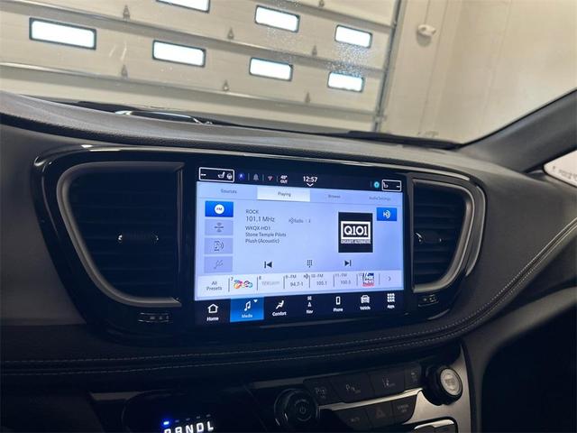 Photo of 2024 Diamond Black Chrysler Pacifica Hybrid
