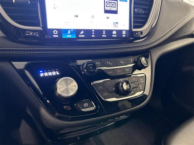 Photo of 2024 Diamond Black Chrysler Pacifica Hybrid