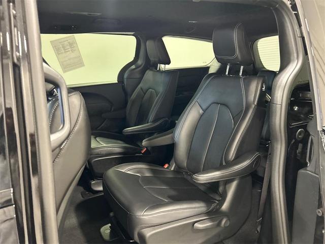 Photo of 2024 Diamond Black Chrysler Pacifica Hybrid