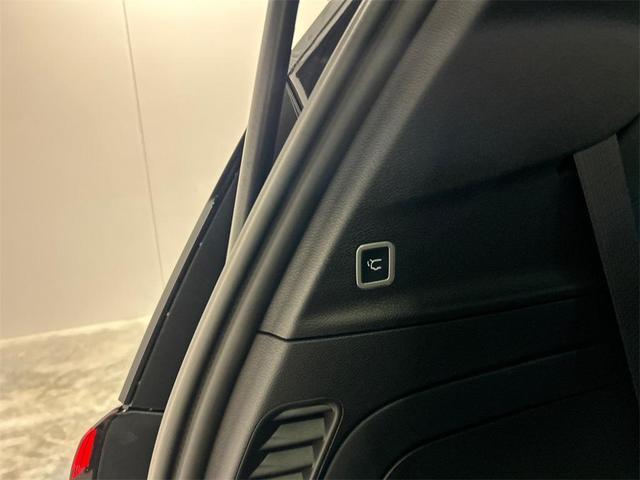Photo of 2024 Diamond Black Chrysler Pacifica Hybrid