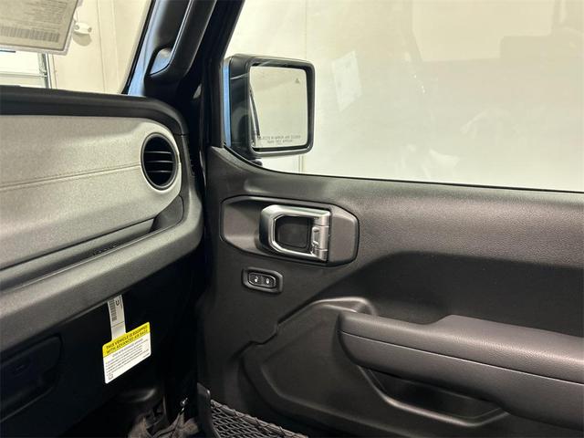 Photo of 2025 Black Clearcoat Jeep Wrangler