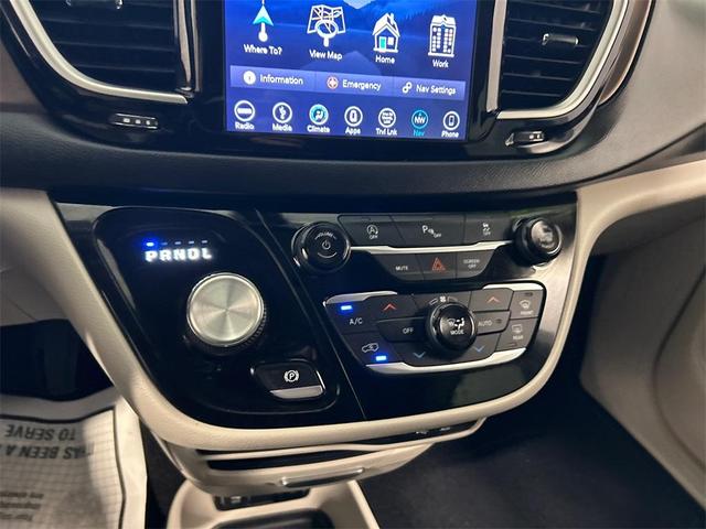 Photo of 2019 Luxury White Pearlcoat Chrysler Pacifica