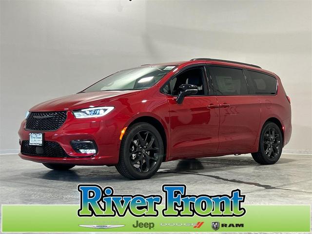 Photo of 2025 Red Chrysler Pacifica