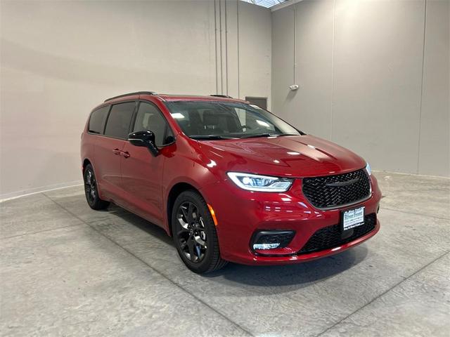 Photo of 2025 Red Chrysler Pacifica