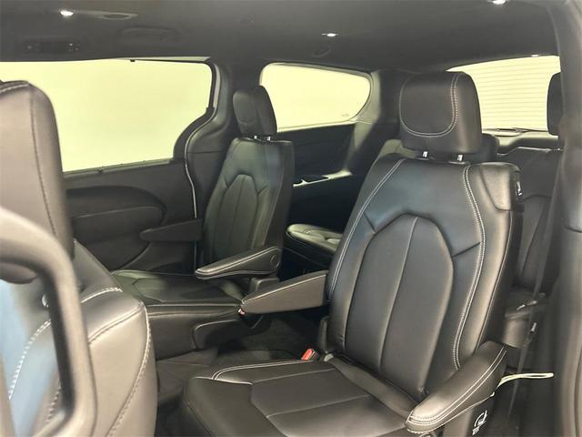 Photo of 2025 Bright White Clearcoat Chrysler Pacifica