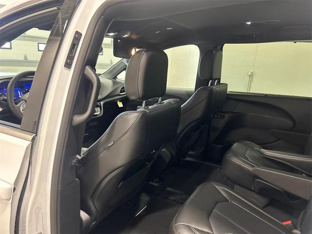Photo of 2025 Bright White Clearcoat Chrysler Pacifica