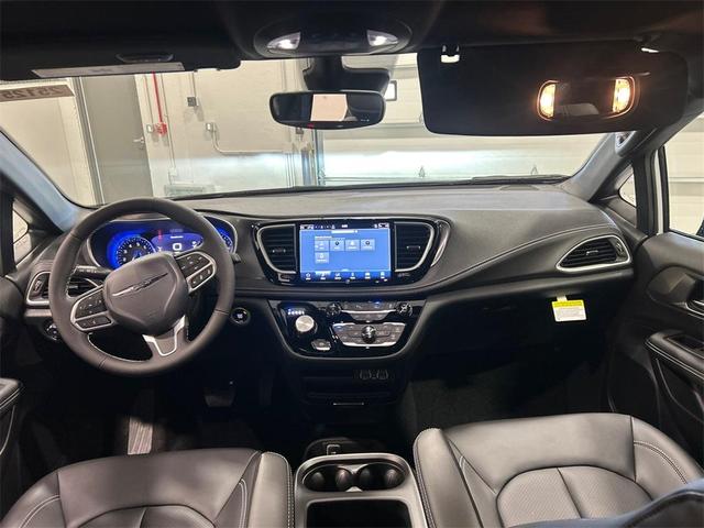Photo of 2025 Bright White Clearcoat Chrysler Pacifica