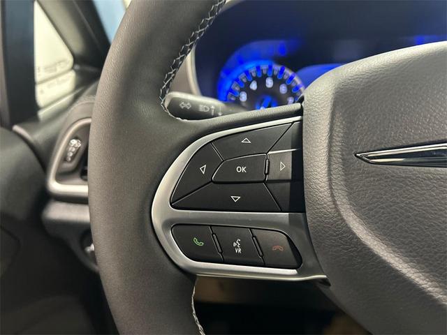 Photo of 2025 Bright White Clearcoat Chrysler Pacifica