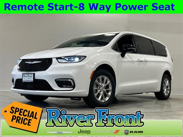 Photo of 2025 Bright White Clearcoat Chrysler Pacifica