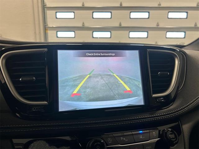 Photo of 2025 Bright White Clearcoat Chrysler Pacifica
