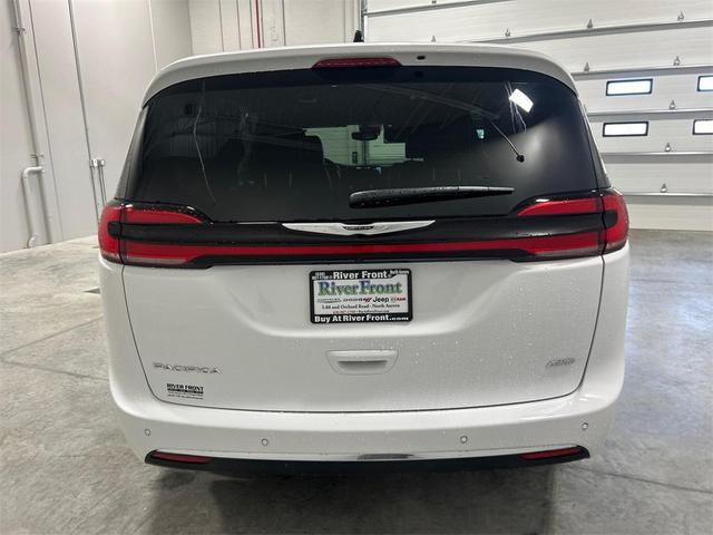 Photo of 2025 Bright White Clearcoat Chrysler Pacifica