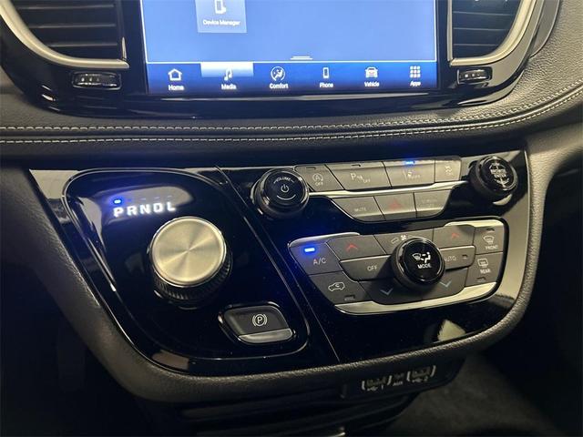 Photo of 2025 Bright White Clearcoat Chrysler Pacifica