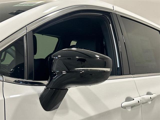 Photo of 2025 Bright White Clearcoat Chrysler Pacifica