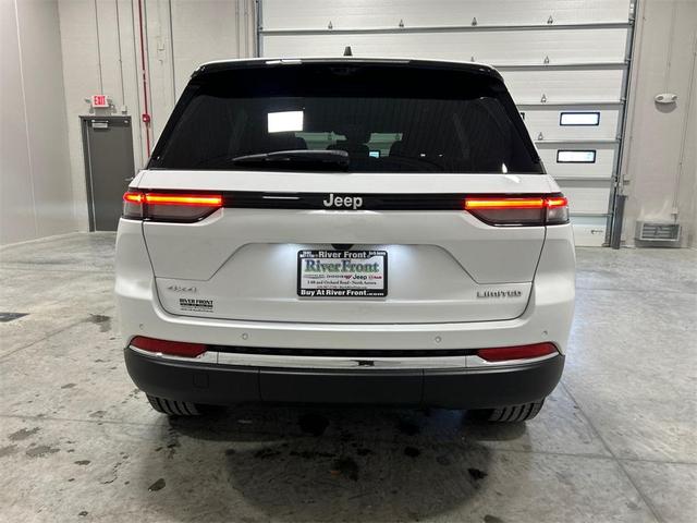 Photo of 2025 Bright White Clearcoat Jeep Grand Cherokee