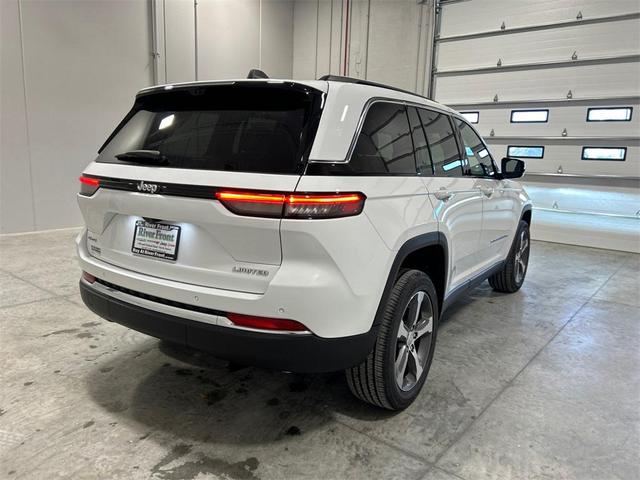 Photo of 2025 Bright White Clearcoat Jeep Grand Cherokee