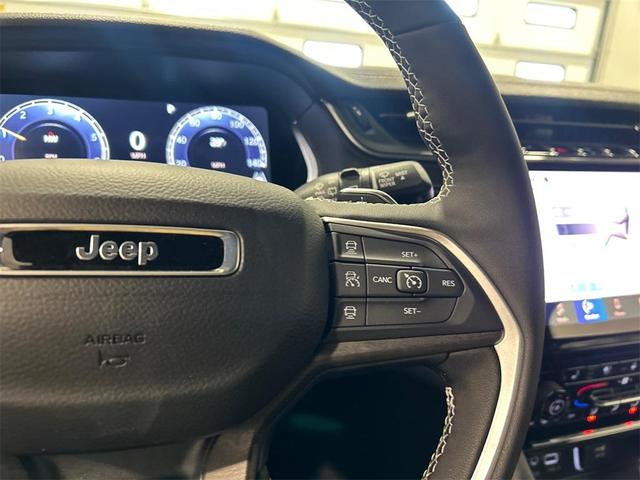 Photo of 2025 Bright White Clearcoat Jeep Grand Cherokee