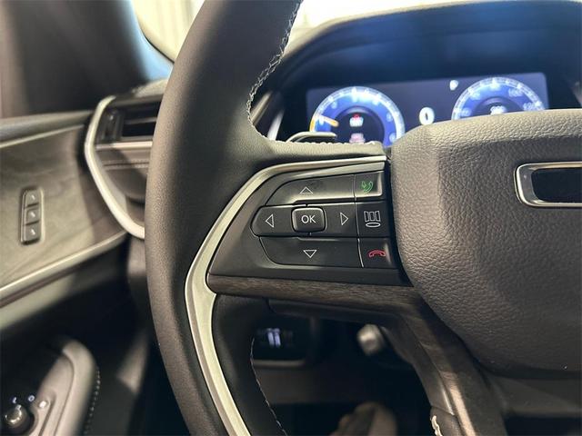 Photo of 2025 Bright White Clearcoat Jeep Grand Cherokee