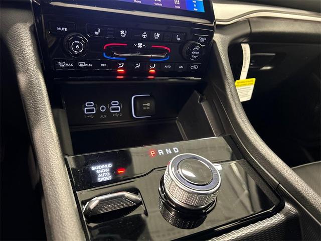 Photo of 2025 Bright White Clearcoat Jeep Grand Cherokee