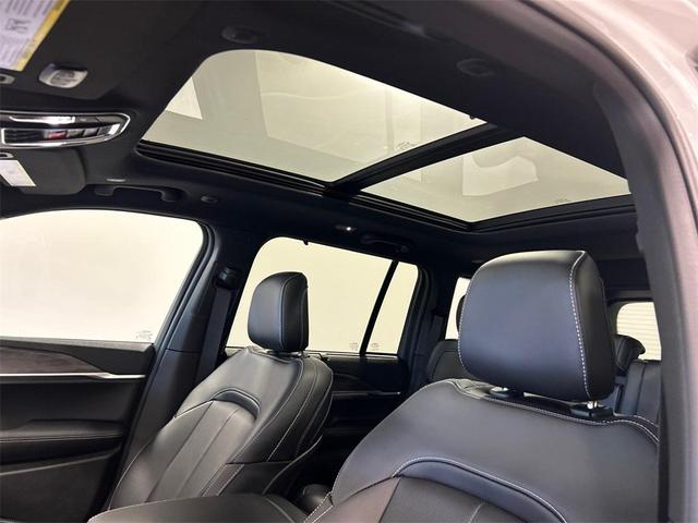 Photo of 2025 Bright White Clearcoat Jeep Grand Cherokee