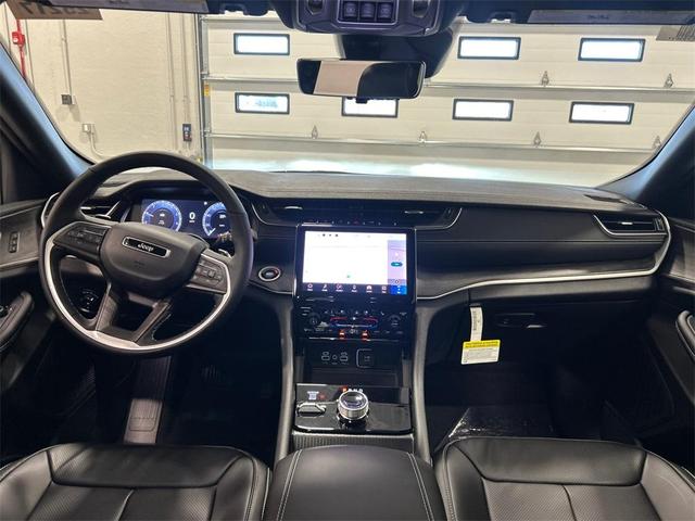 Photo of 2025 Bright White Clearcoat Jeep Grand Cherokee
