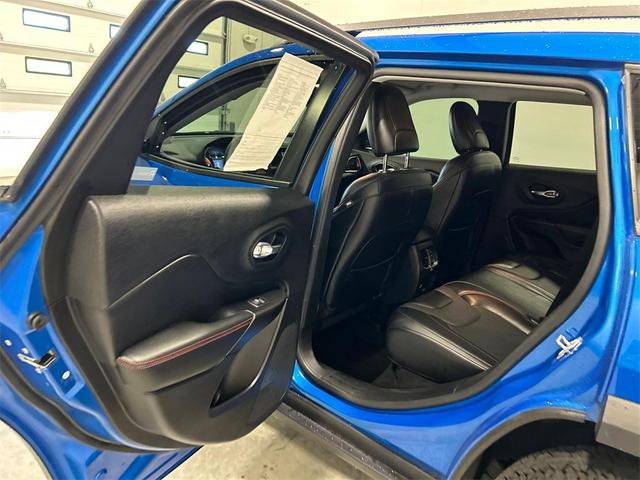Photo of 2021 Hydro Blue Pearlcoat Jeep Cherokee